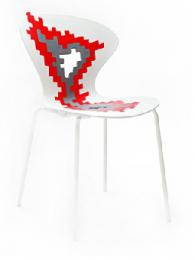 Бял дизайнерски стол с червено